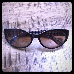 Authentic Tory Burch sunglasses -includes baggie!